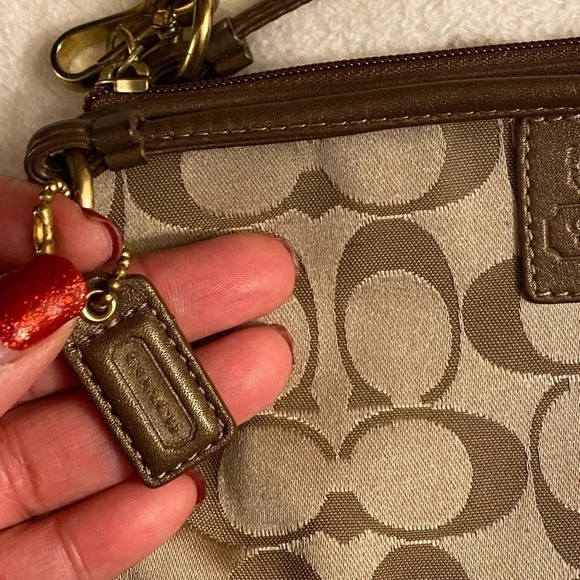 Coach Wristlet Large - Picture 6 of 8